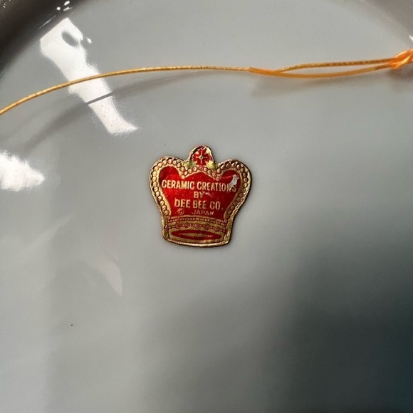 Decorative Plate with Floral Design - Picture 3 of 3